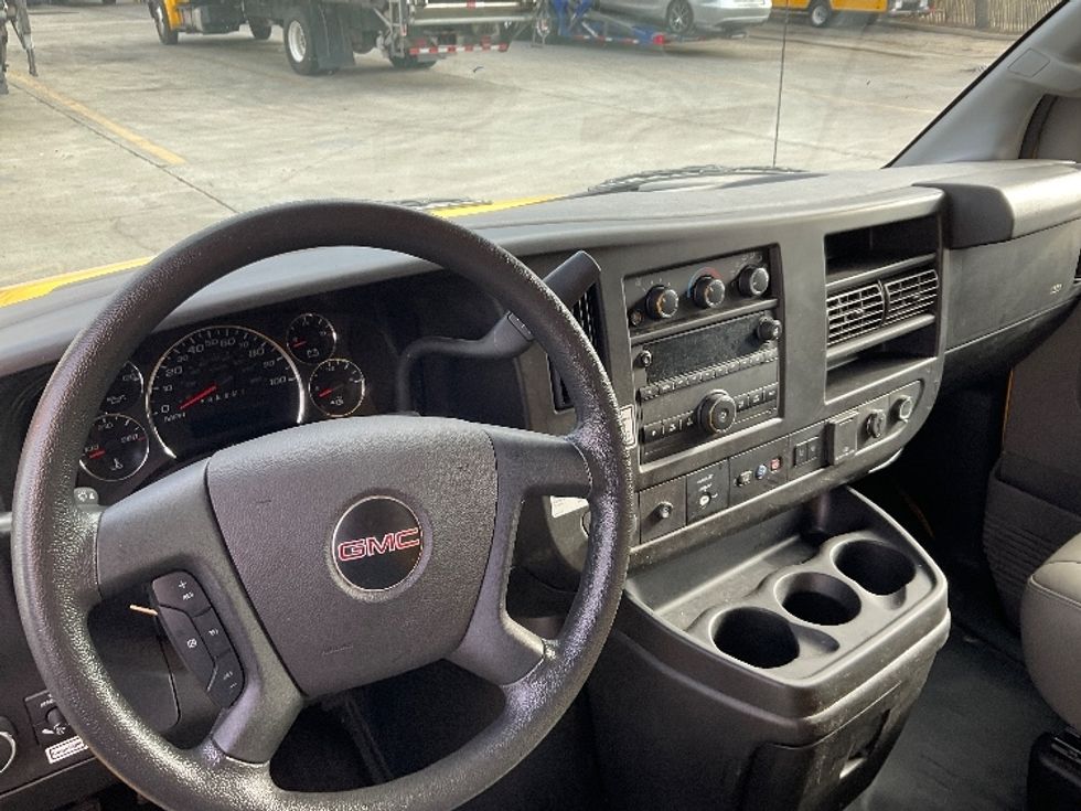 Light Duty Box Truck-Light and Medium Duty Trucks-GMC-2021-Savana G33903-San Marcos-CA-76,347\n\t\tmiles-$ 33,000 - Image 18