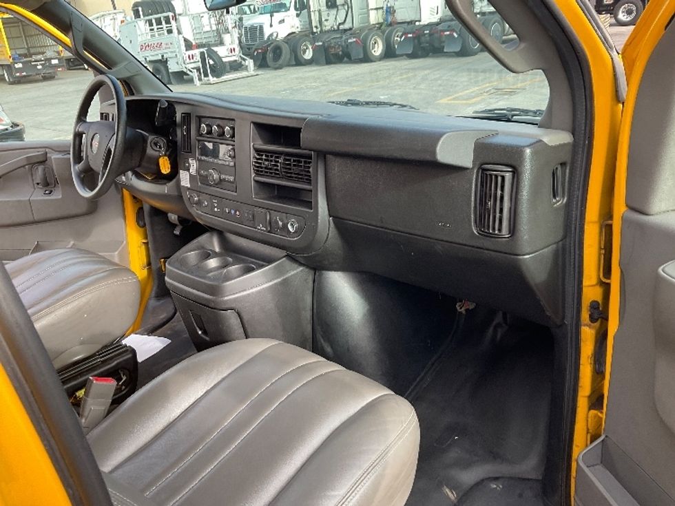 Light Duty Box Truck-Light and Medium Duty Trucks-GMC-2021-Savana G33903-San Marcos-CA-76,347\n\t\tmiles-$ 33,000 - Image 21