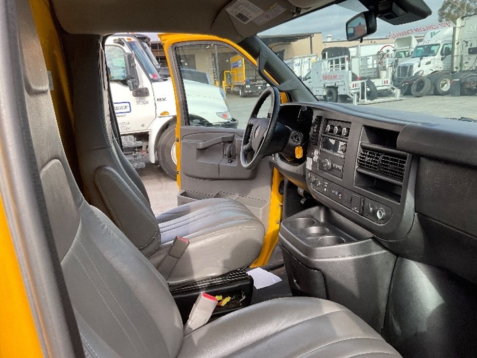 Light Duty Box Truck-Light and Medium Duty Trucks-GMC-2021-Savana G33903-San Marcos-CA-76,347\n\t\tmiles-$ 33,000 - Image 22