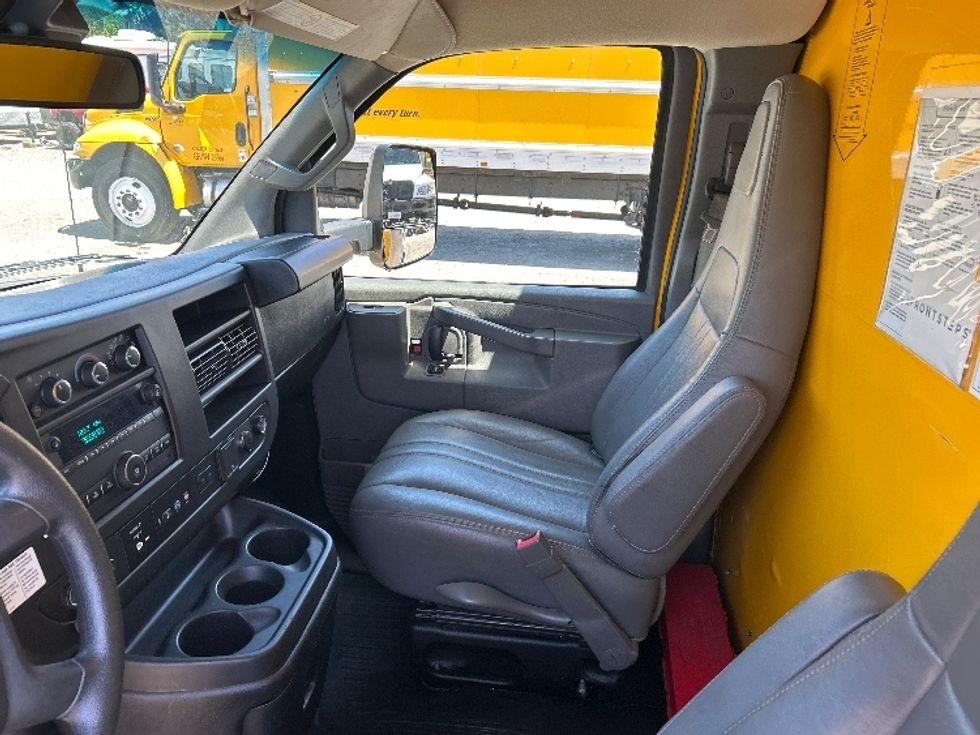 Light Duty Box Truck-Light and Medium Duty Trucks-GMC-2021-Savana G33903-San Marcos-CA-77,094\n\t\tmiles-$ 28,750 - Image 19