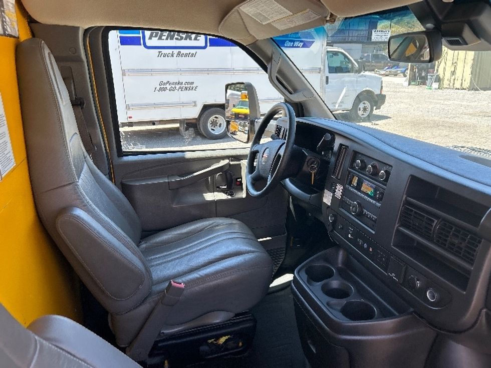 Light Duty Box Truck-Light and Medium Duty Trucks-GMC-2021-Savana G33903-San Marcos-CA-77,094\n\t\tmiles-$ 28,750 - Image 22