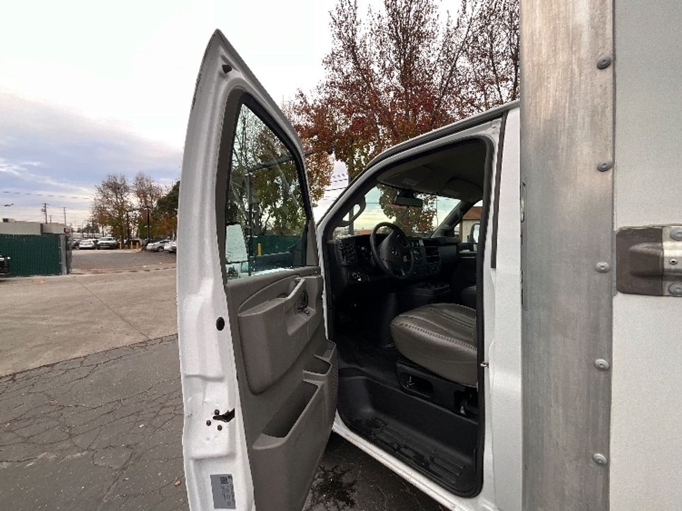 Light Duty Box Truck-Light and Medium Duty Trucks-GMC-2021-Savana G33903-Santa Clara-CA-93,702\n\t\tmiles-$ 29,750 - Image 16