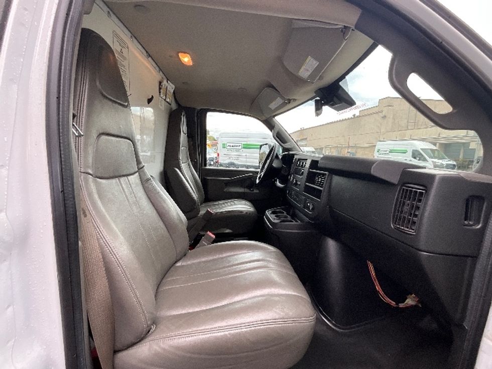 Light Duty Box Truck-Light and Medium Duty Trucks-GMC-2021-Savana G33903-Santa Clara-CA-93,702\n\t\tmiles-$ 29,750 - Image 22