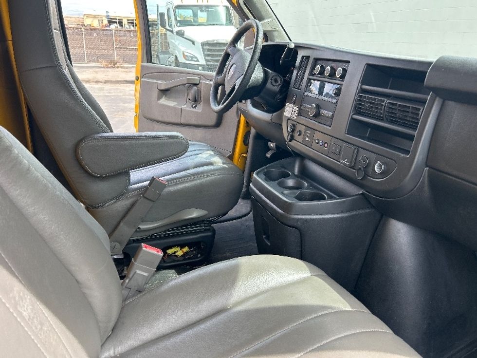 Light Duty Box Truck-Light and Medium Duty Trucks-GMC-2021-Savana G33903-Santa Maria-CA-105,903\n\t\tmiles-$ 24,500 - Image 22