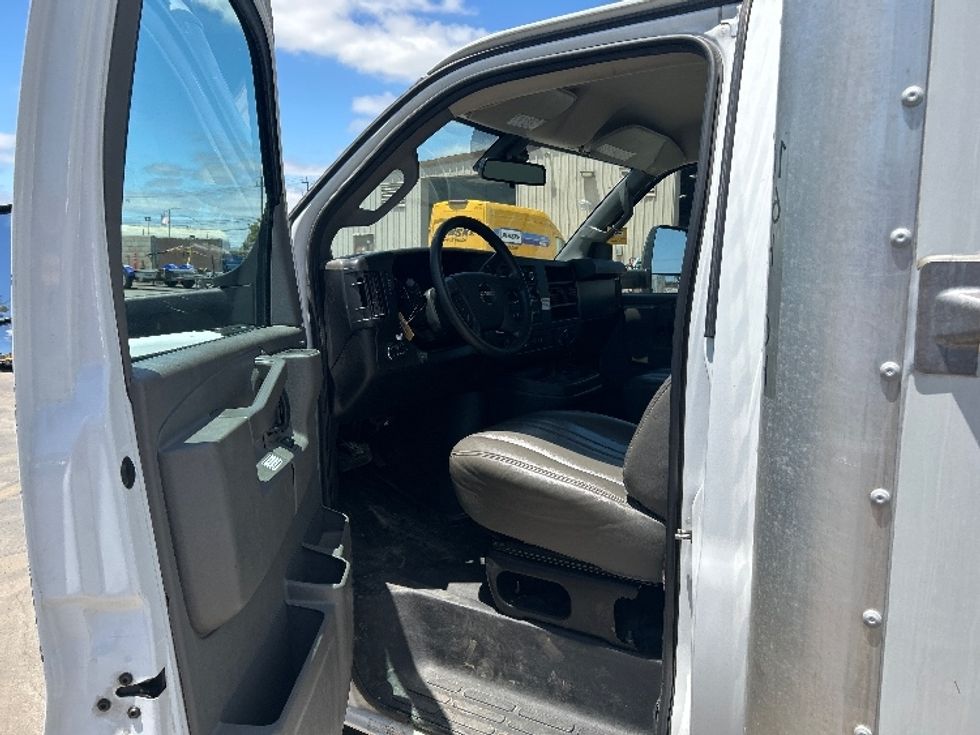 Light Duty Box Truck-Light and Medium Duty Trucks-GMC-2021-Savana G33903-Santa Maria-CA-85,402\n\t\tmiles-$ 29,250 - Image 16