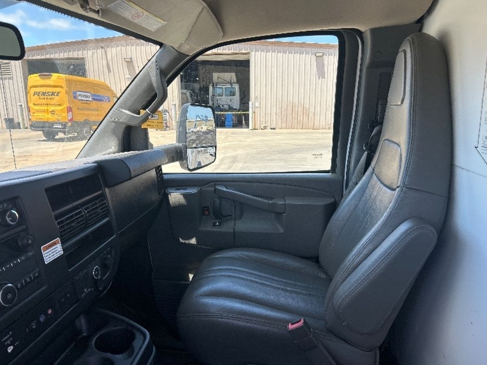Light Duty Box Truck-Light and Medium Duty Trucks-GMC-2021-Savana G33903-Santa Maria-CA-85,402\n\t\tmiles-$ 29,250 - Image 19