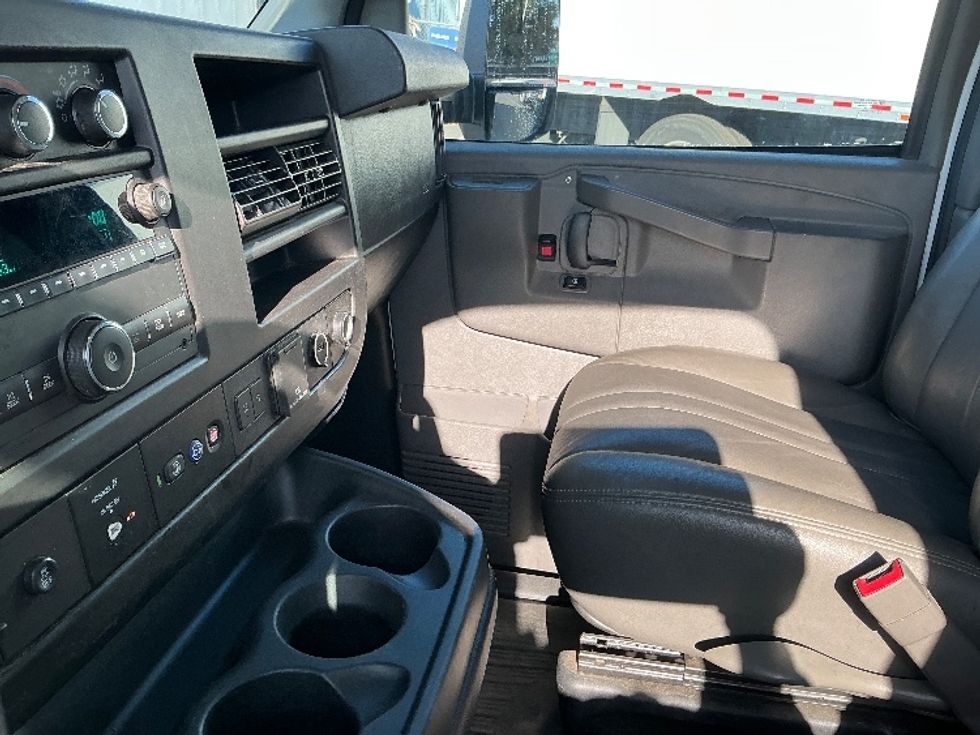 Light Duty Box Truck-Light and Medium Duty Trucks-GMC-2021-Savana G33903-Santa Rosa-CA-87,684\n\t\tmiles-$ 34,500 - Image 19