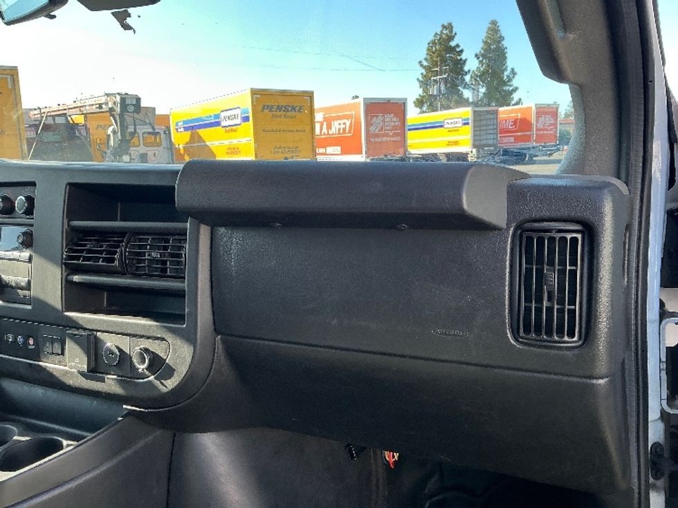 Light Duty Box Truck-Light and Medium Duty Trucks-GMC-2021-Savana G33903-Santa Rosa-CA-87,684\n\t\tmiles-$ 34,500 - Image 21