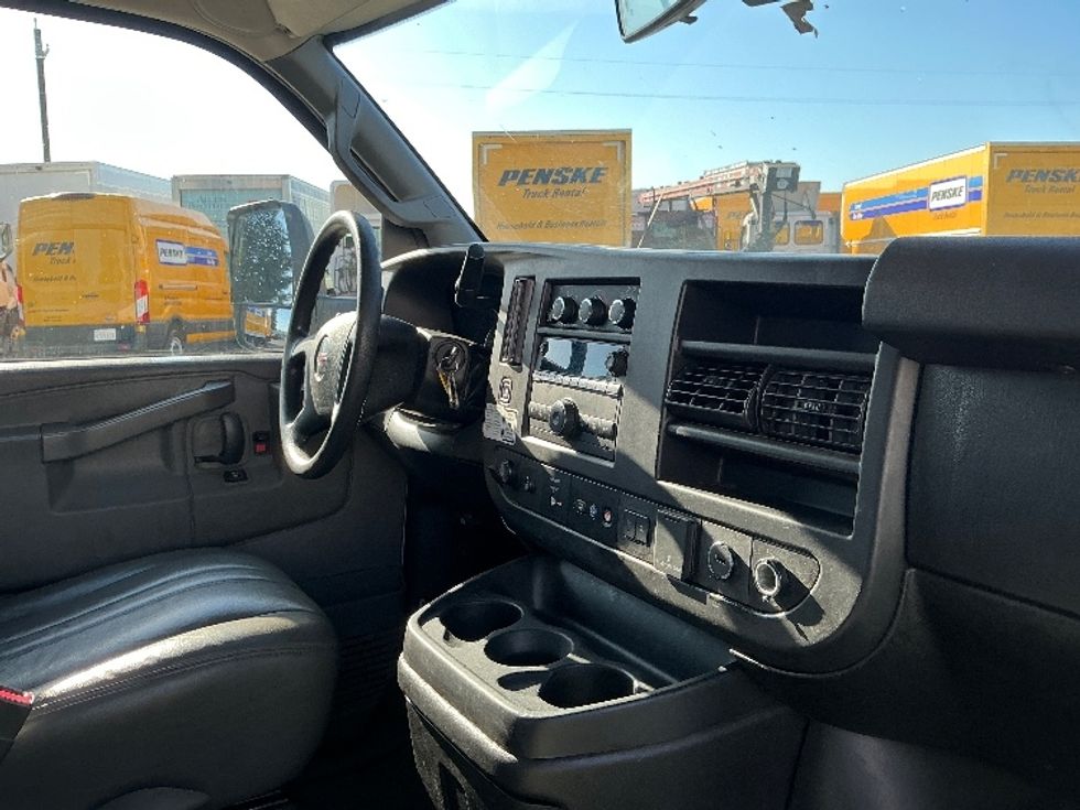 Light Duty Box Truck-Light and Medium Duty Trucks-GMC-2021-Savana G33903-Santa Rosa-CA-87,684\n\t\tmiles-$ 34,500 - Image 22