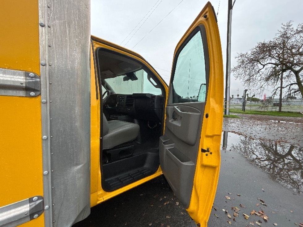 Light Duty Box Truck-Light and Medium Duty Trucks-GMC-2021-Savana G33903-Santa Rosa-CA-91,117\n\t\tmiles-$ 28,750 - Image 17