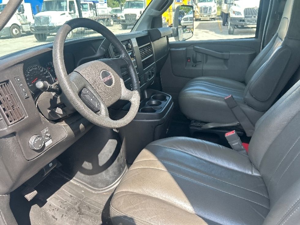 Light Duty Box Truck-Light and Medium Duty Trucks-GMC-2021-Savana G33903-Sarasota-FL-107,460\n\t\tmiles-$ 30,500 - Image 12