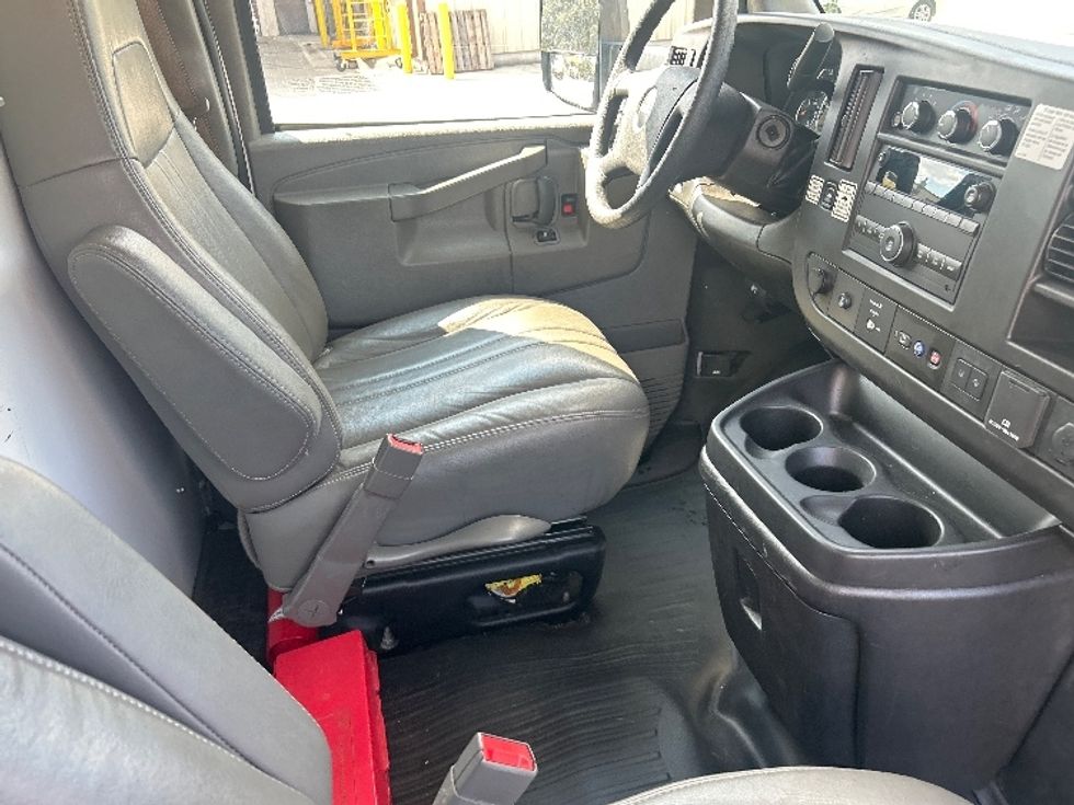 Light Duty Box Truck-Light and Medium Duty Trucks-GMC-2021-Savana G33903-Sarasota-FL-107,460\n\t\tmiles-$ 30,500 - Image 17