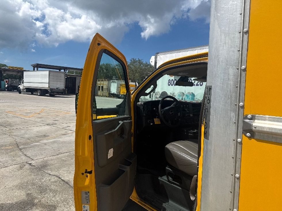 Light Duty Box Truck-Light and Medium Duty Trucks-GMC-2021-Savana G33903-Sarasota-FL-136,787\n\t\tmiles-$ 21,250 - Image 16