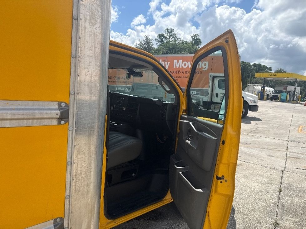 Light Duty Box Truck-Light and Medium Duty Trucks-GMC-2021-Savana G33903-Sarasota-FL-136,787\n\t\tmiles-$ 21,250 - Image 20