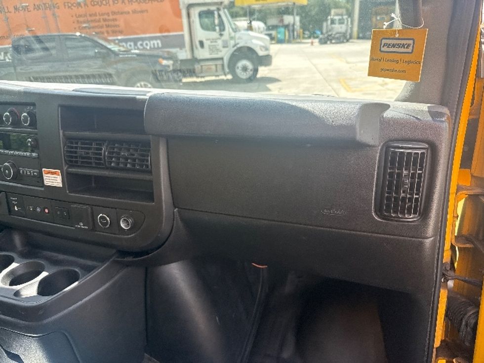 Light Duty Box Truck-Light and Medium Duty Trucks-GMC-2021-Savana G33903-Sarasota-FL-136,787\n\t\tmiles-$ 21,250 - Image 21