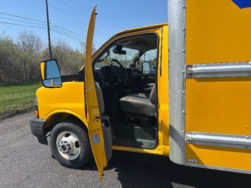 Light Duty Box Truck-Light and Medium Duty Trucks-GMC-2021-Savana G33903-Sarasota-FL-78,216\n\t\tmiles-$ 27,750 - Image 16