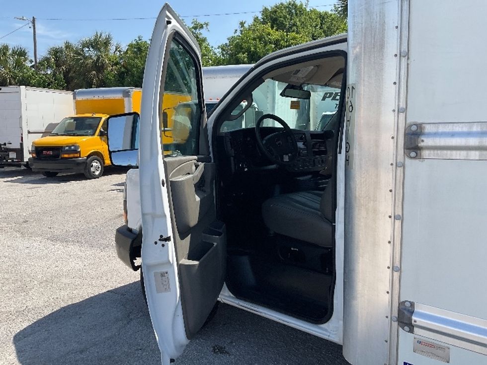 Light Duty Box Truck-Light and Medium Duty Trucks-GMC-2021-Savana G33903-Sarasota-FL-87,480\n\t\tmiles-$ 31,250 - Image 16