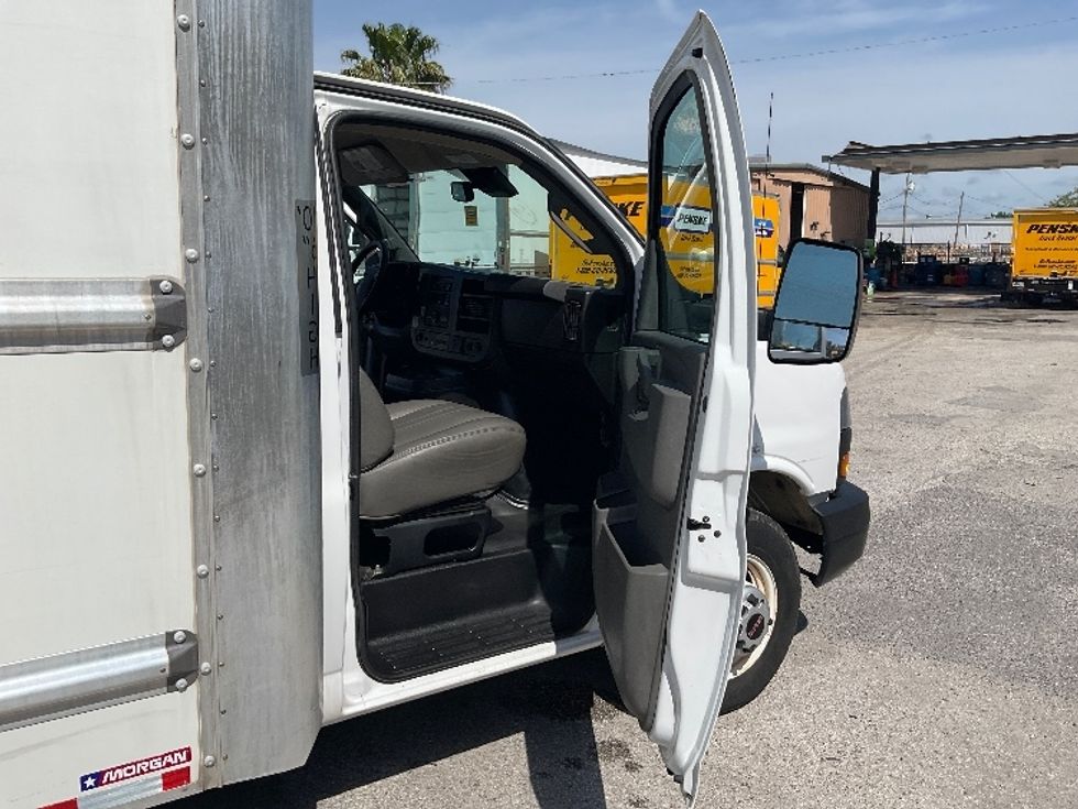 Light Duty Box Truck-Light and Medium Duty Trucks-GMC-2021-Savana G33903-Sarasota-FL-87,480\n\t\tmiles-$ 31,250 - Image 20