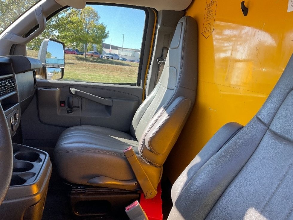 Light Duty Box Truck-Light and Medium Duty Trucks-GMC-2021-Savana G33903-Scarborough-ME-117,466\n\t\tmiles-$ 20,500 - Image 18