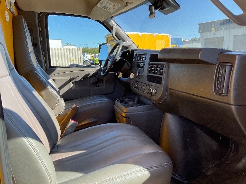 Light Duty Box Truck-Light and Medium Duty Trucks-GMC-2021-Savana G33903-Scarborough-ME-117,466\n\t\tmiles-$ 20,500 - Image 21