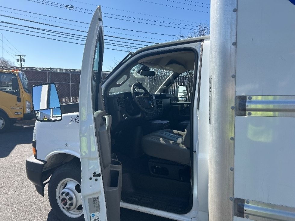 Light Duty Box Truck-Light and Medium Duty Trucks-GMC-2021-Savana G33903-Scarborough-ME-77,146\n\t\tmiles-$ 31,250 - Image 16