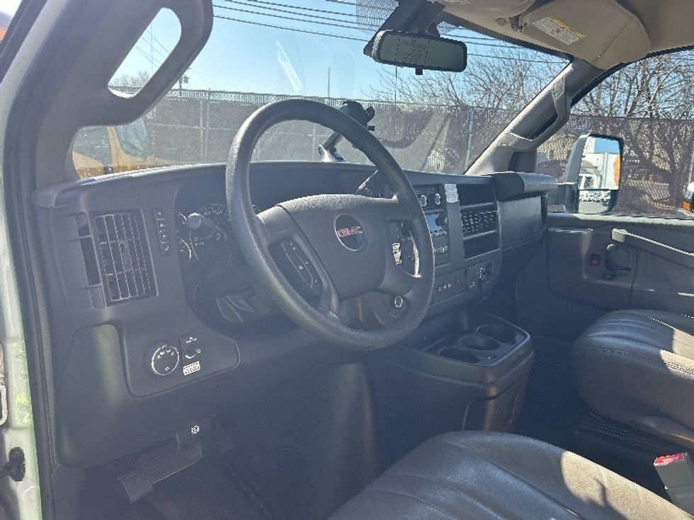 Light Duty Box Truck-Light and Medium Duty Trucks-GMC-2021-Savana G33903-Scarborough-ME-77,146\n\t\tmiles-$ 31,250 - Image 17