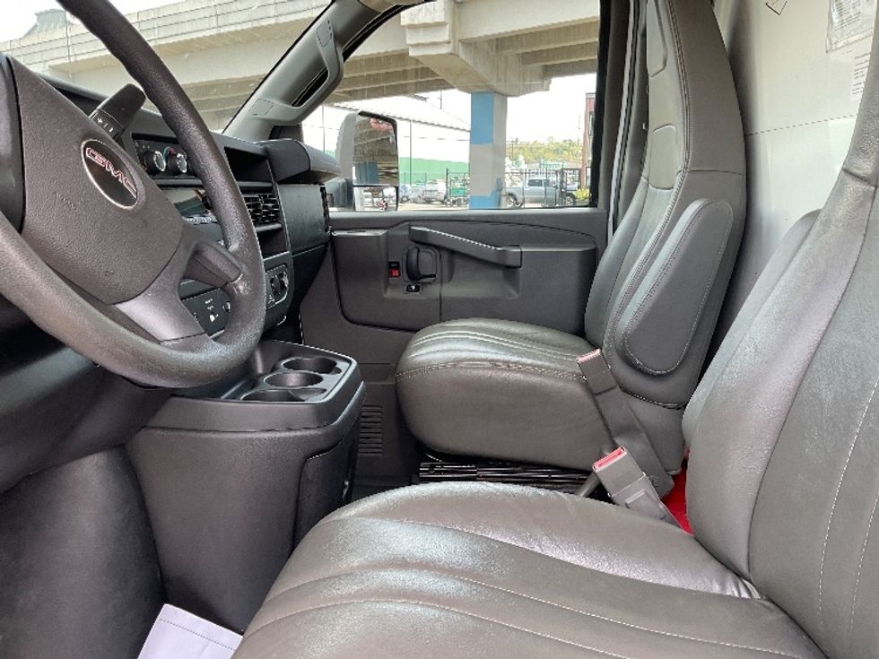 Light Duty Box Truck-Light and Medium Duty Trucks-GMC-2021-Savana G33903-Seattle-WA-106,765\n\t\tmiles-$ 29,000 - Image 19