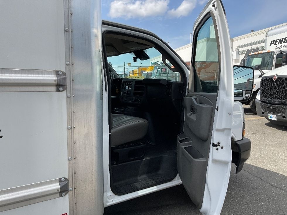 Light Duty Box Truck-Light and Medium Duty Trucks-GMC-2021-Savana G33903-Seattle-WA-106,765\n\t\tmiles-$ 29,000 - Image 20