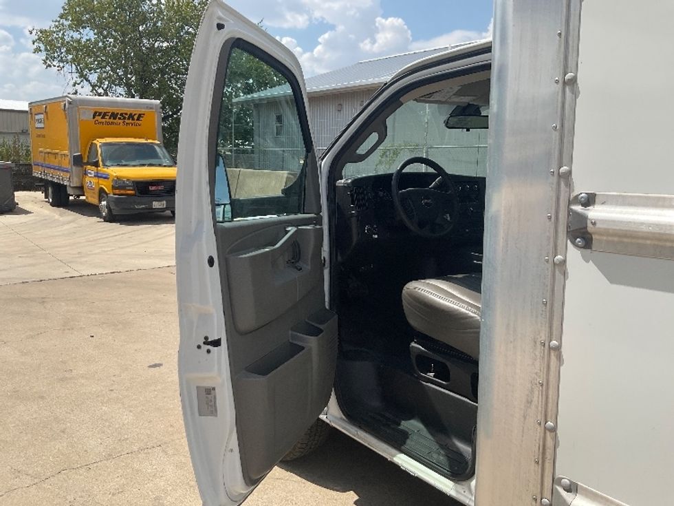Light Duty Box Truck-Light and Medium Duty Trucks-GMC-2021-Savana G33903-Seattle-WA-127,930\n\t\tmiles-$ 25,250 - Image 13
