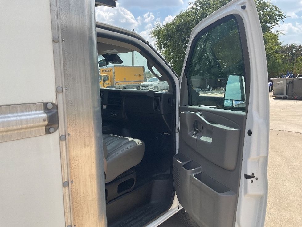 Light Duty Box Truck-Light and Medium Duty Trucks-GMC-2021-Savana G33903-Seattle-WA-127,930\n\t\tmiles-$ 25,250 - Image 16