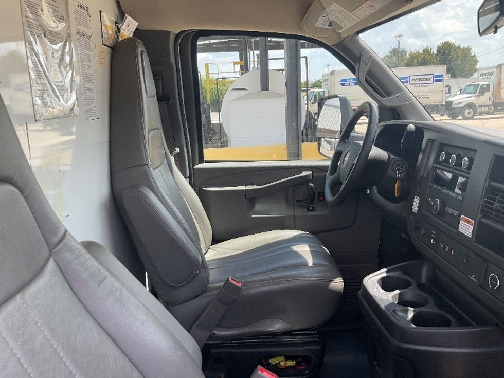 Light Duty Box Truck-Light and Medium Duty Trucks-GMC-2021-Savana G33903-Seattle-WA-127,930\n\t\tmiles-$ 25,250 - Image 18