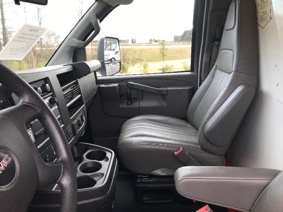 Light Duty Box Truck-Light and Medium Duty Trucks-GMC-2021-Savana G33903-Shreveport-LA-109,030\n\t\tmiles-$ 28,250 - Image 18