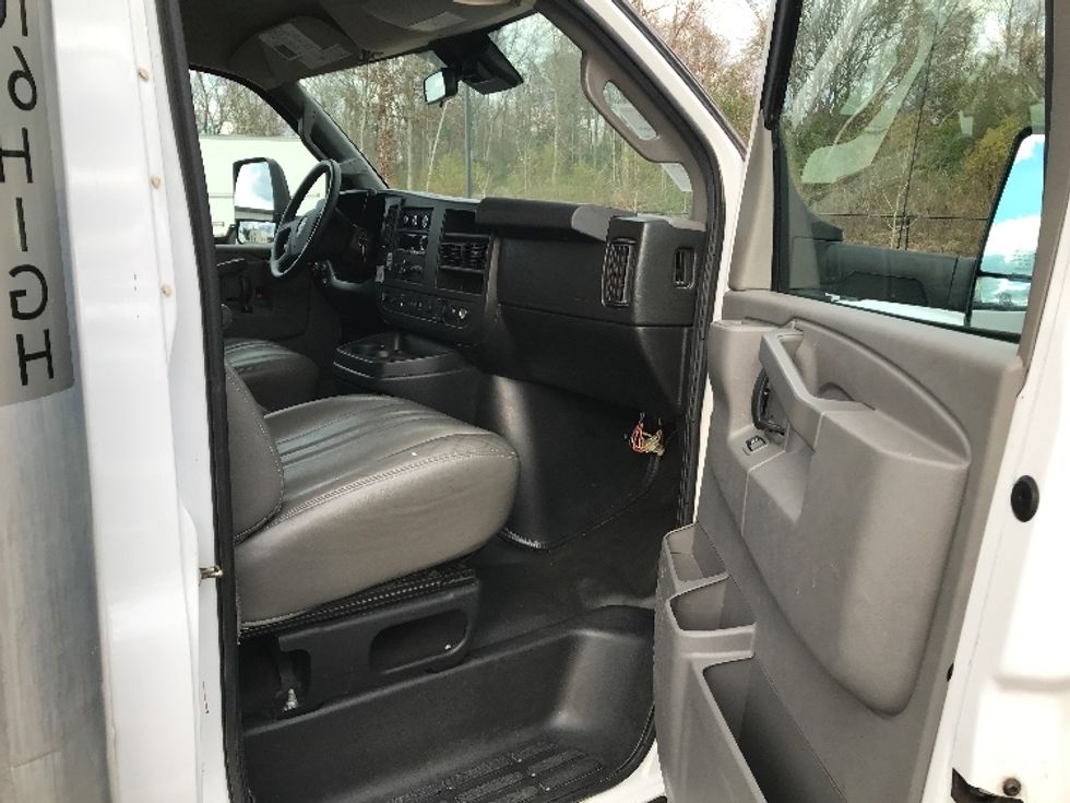 Light Duty Box Truck-Light and Medium Duty Trucks-GMC-2021-Savana G33903-Shreveport-LA-109,030\n\t\tmiles-$ 28,250 - Image 19