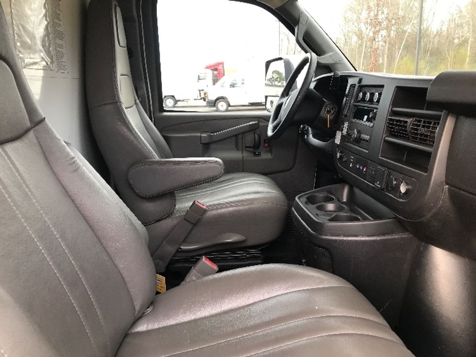 Light Duty Box Truck-Light and Medium Duty Trucks-GMC-2021-Savana G33903-Shreveport-LA-109,030\n\t\tmiles-$ 28,250 - Image 21