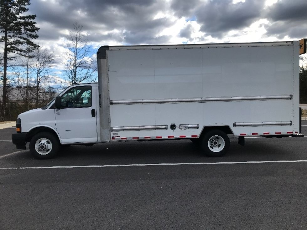 Light Duty Box Truck-Light and Medium Duty Trucks-GMC-2021-Savana G33903-Shreveport-LA-109,030\n\t\tmiles-$ 28,250 - Image 4