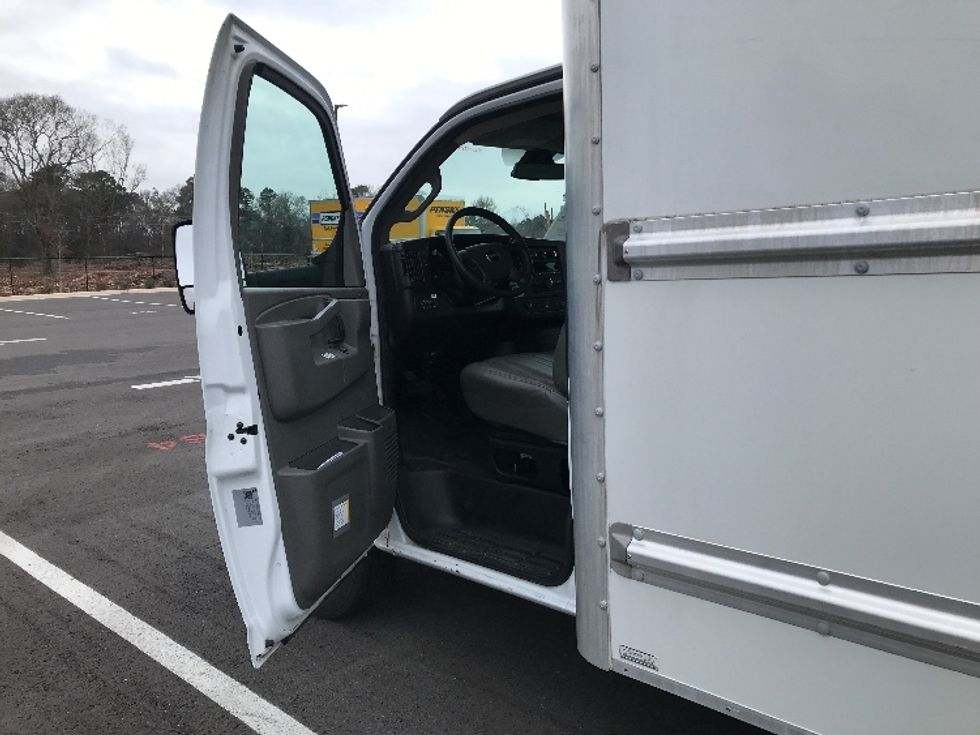 Light Duty Box Truck-Light and Medium Duty Trucks-GMC-2021-Savana G33903-Shreveport-LA-111,898\n\t\tmiles-$ 28,000 - Image 16