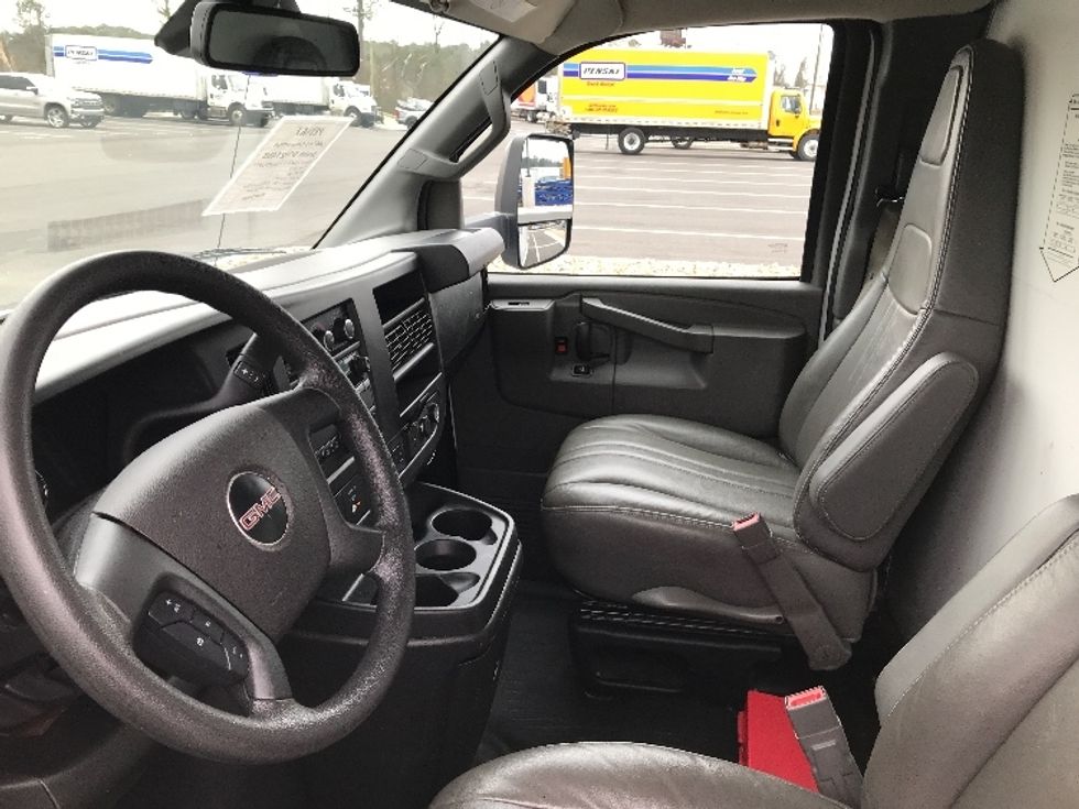 Light Duty Box Truck-Light and Medium Duty Trucks-GMC-2021-Savana G33903-Shreveport-LA-111,898\n\t\tmiles-$ 28,000 - Image 19