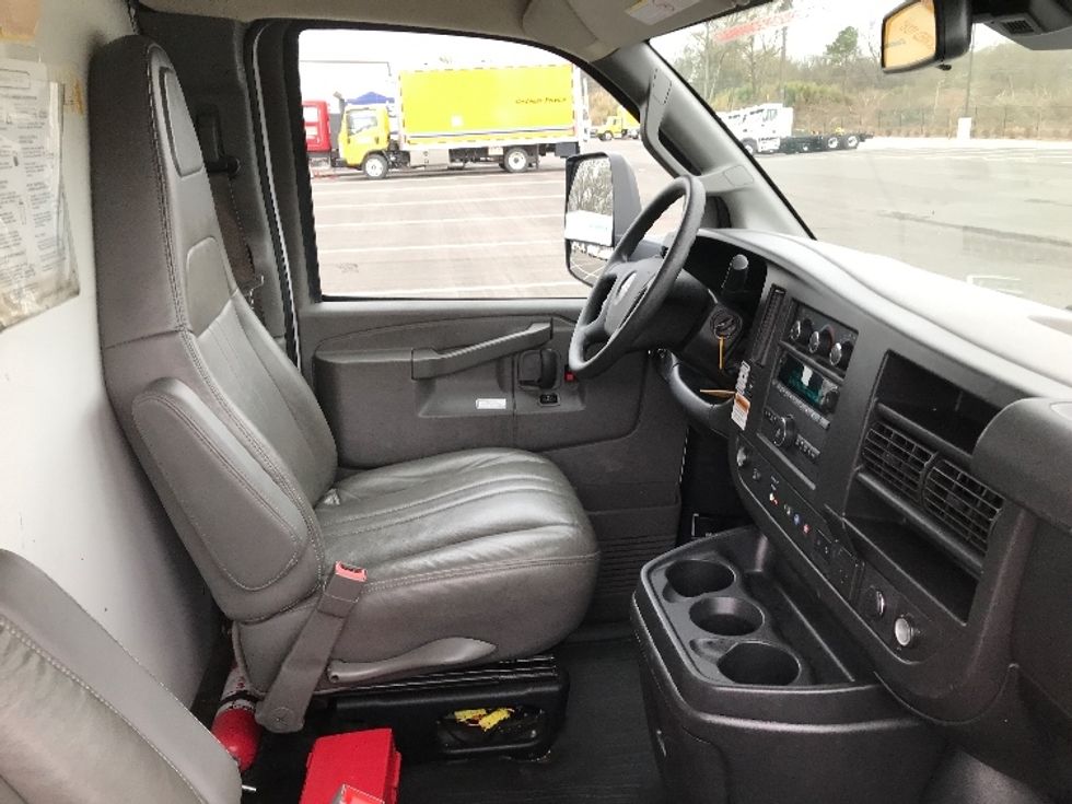 Light Duty Box Truck-Light and Medium Duty Trucks-GMC-2021-Savana G33903-Shreveport-LA-111,898\n\t\tmiles-$ 28,000 - Image 22