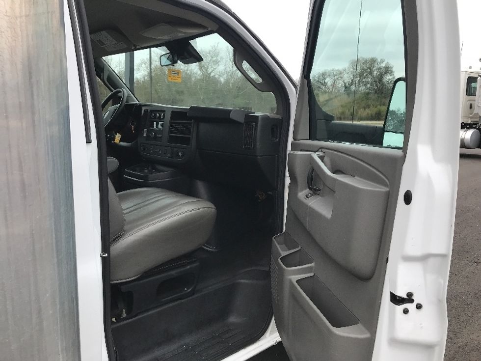 Light Duty Box Truck-Light and Medium Duty Trucks-GMC-2021-Savana G33903-Shreveport-LA-112,977\n\t\tmiles-$ 28,000 - Image 19