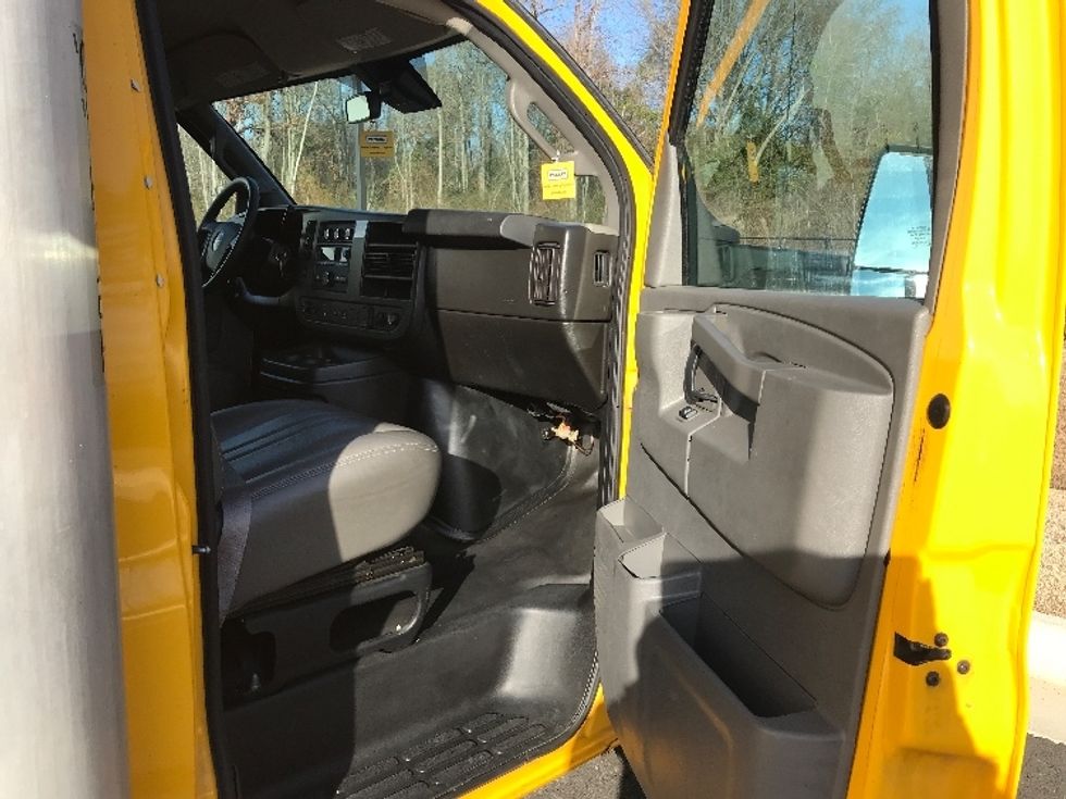 Light Duty Box Truck-Light and Medium Duty Trucks-GMC-2021-Savana G33903-Shreveport-LA-121,080\n\t\tmiles-$ 24,000 - Image 19