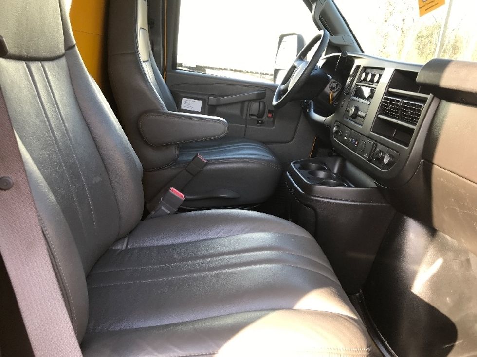 Light Duty Box Truck-Light and Medium Duty Trucks-GMC-2021-Savana G33903-Shreveport-LA-121,080\n\t\tmiles-$ 24,000 - Image 21