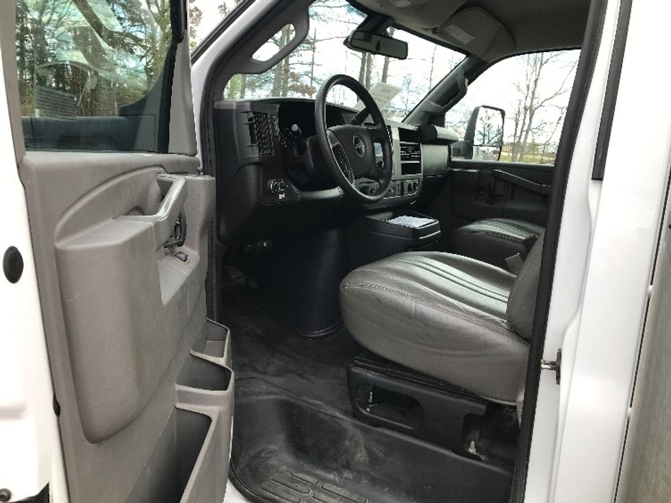 Light Duty Box Truck-Light and Medium Duty Trucks-GMC-2021-Savana G33903-Shreveport-LA-125,859\n\t\tmiles-$ 26,250 - Image 15