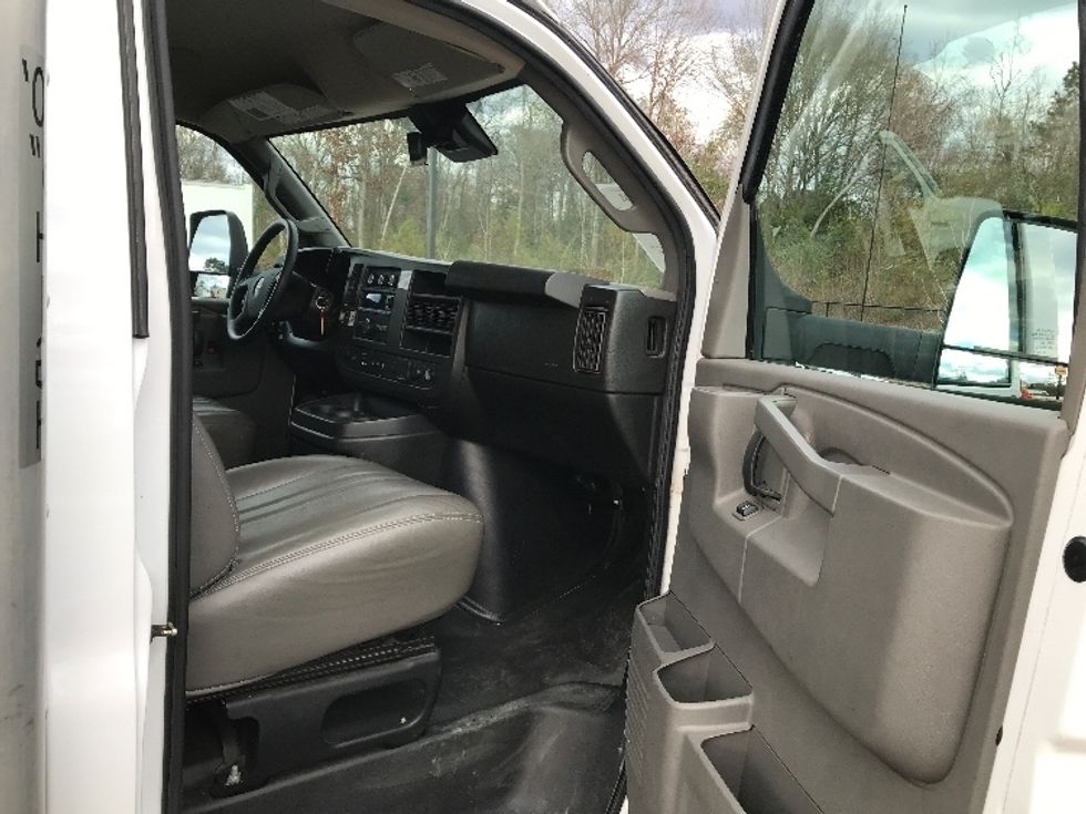 Light Duty Box Truck-Light and Medium Duty Trucks-GMC-2021-Savana G33903-Shreveport-LA-125,859\n\t\tmiles-$ 26,250 - Image 19