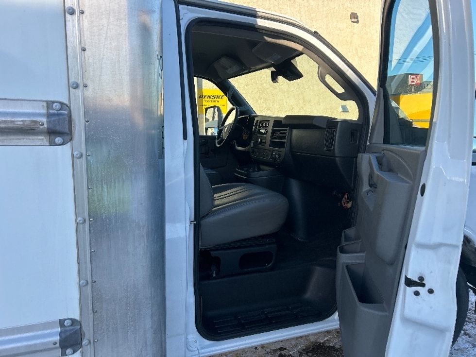Light Duty Box Truck-Light and Medium Duty Trucks-GMC-2021-Savana G33903-Sioux Falls-SD-104,012\n\t\tmiles-$ 28,750 - Image 20