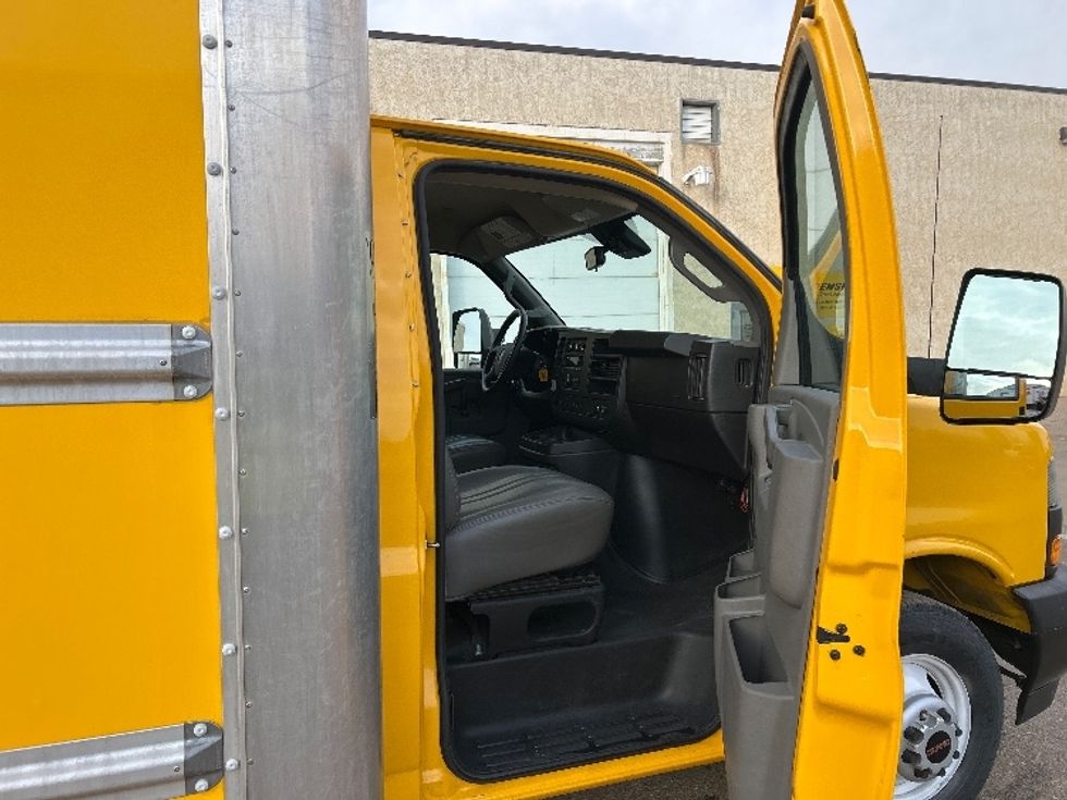 Light Duty Box Truck-Light and Medium Duty Trucks-GMC-2021-Savana G33903-Sioux Falls-SD-86,967\n\t\tmiles-$ 28,500 - Image 17