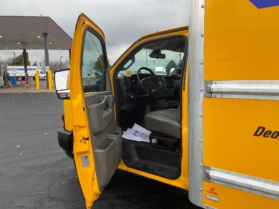 Light Duty Box Truck-Light and Medium Duty Trucks-GMC-2021-Savana G33903-South Bend-IN-129,614\n\t\tmiles-$ 21,750 - Image 16