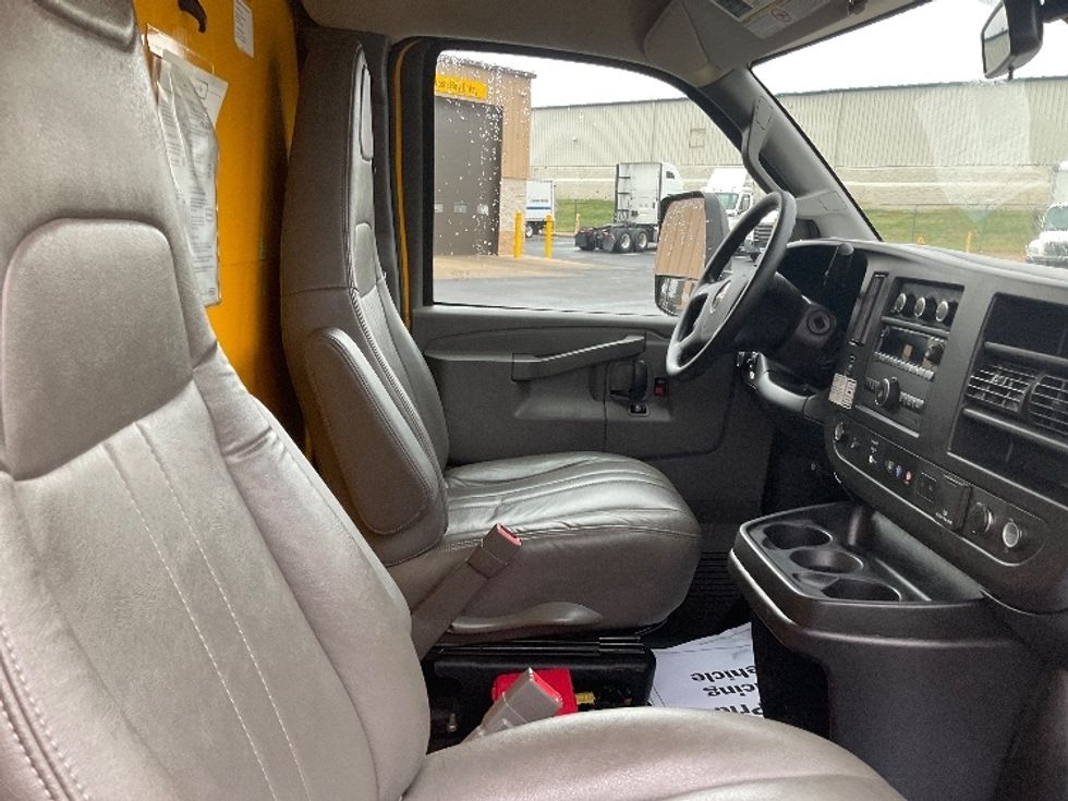 Light Duty Box Truck-Light and Medium Duty Trucks-GMC-2021-Savana G33903-South Bend-IN-129,614\n\t\tmiles-$ 21,750 - Image 22