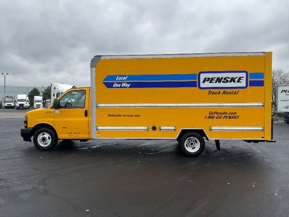 Light Duty Box Truck-Light and Medium Duty Trucks-GMC-2021-Savana G33903-South Bend-IN-129,614\n\t\tmiles-$ 21,750 - Image 4