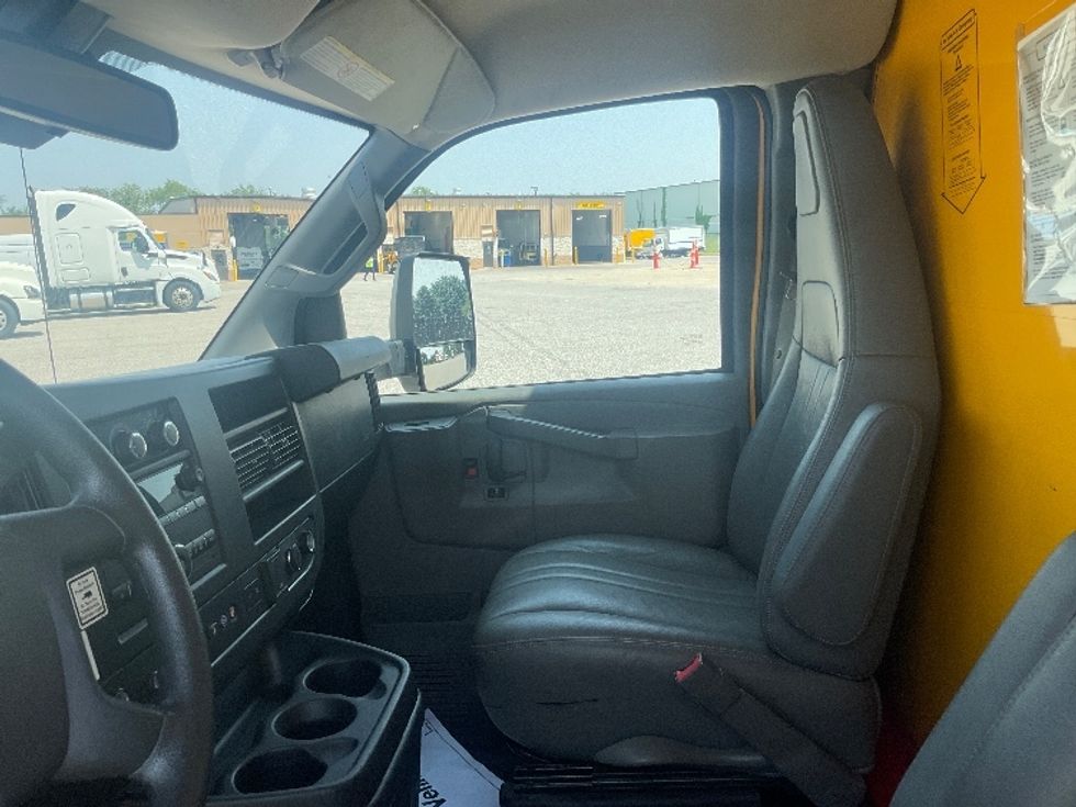 Light Duty Box Truck-Light and Medium Duty Trucks-GMC-2021-Savana G33903-South Bend-IN-84,125\n\t\tmiles-$ 26,000 - Image 19