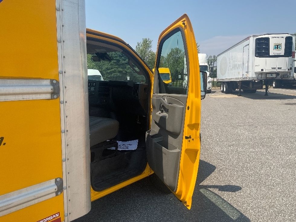 Light Duty Box Truck-Light and Medium Duty Trucks-GMC-2021-Savana G33903-South Bend-IN-84,125\n\t\tmiles-$ 26,000 - Image 20